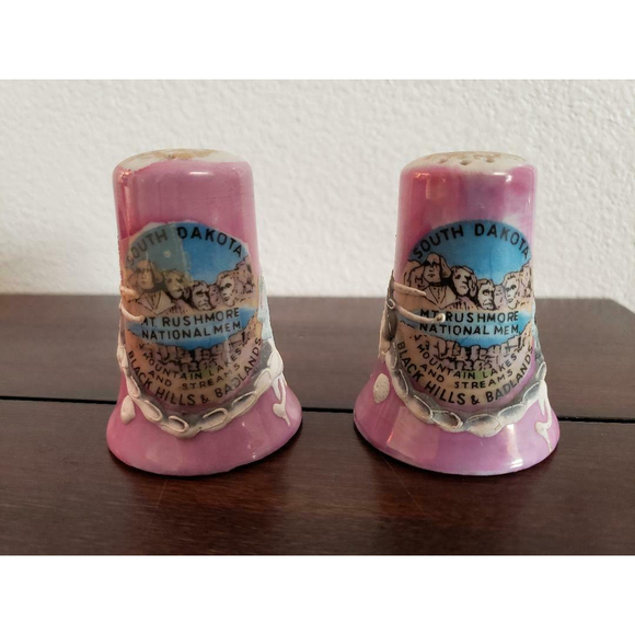 Vintage Dragonware Souvenir Salt and Pepper Shakers Mt. Rushmore Made in Japan - Picture 1 of 4